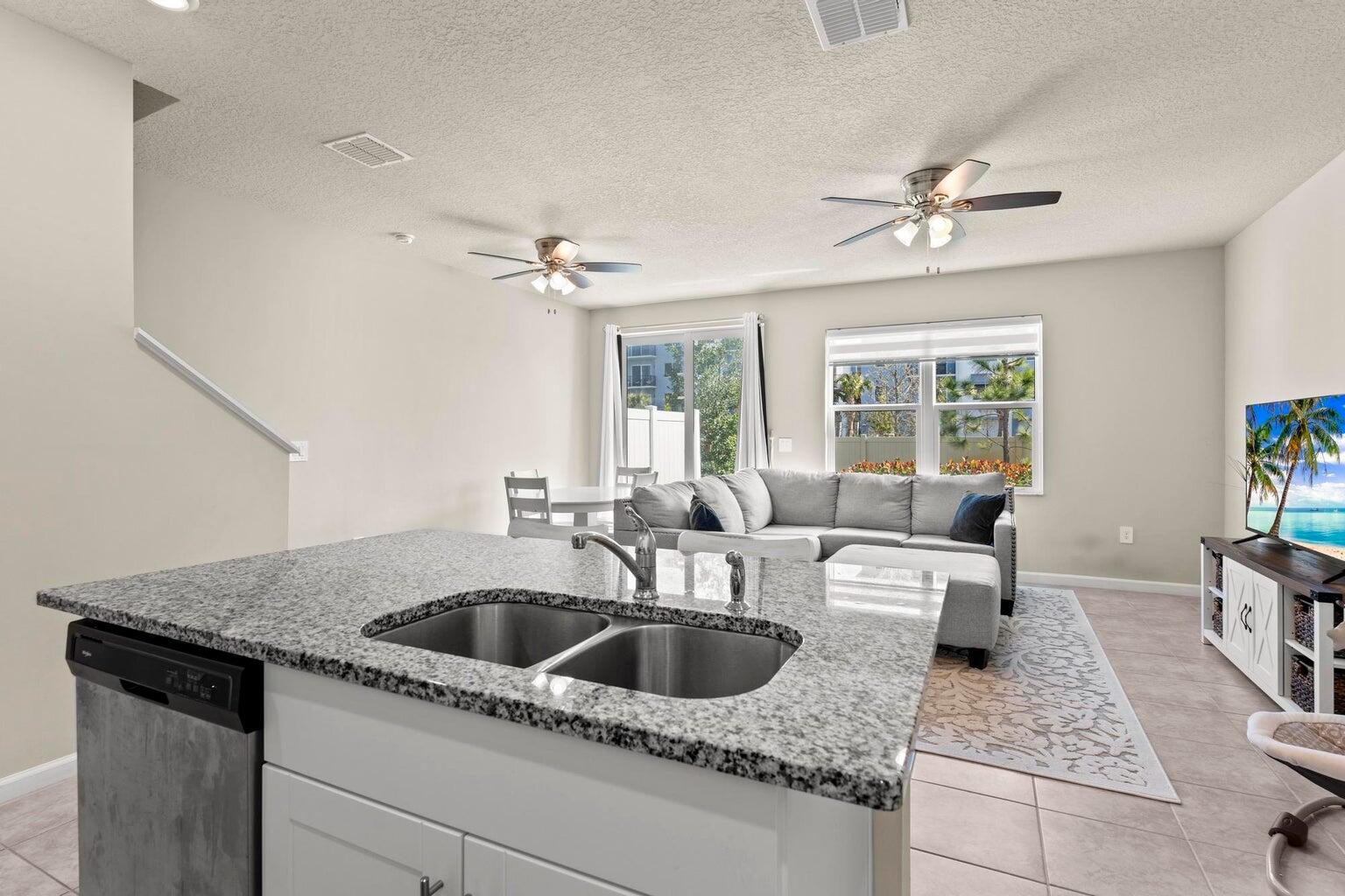 359 Southeast Angler Drive Stuart, FL 34994 - Photo 8 of 34 20240227220649237056000000-o