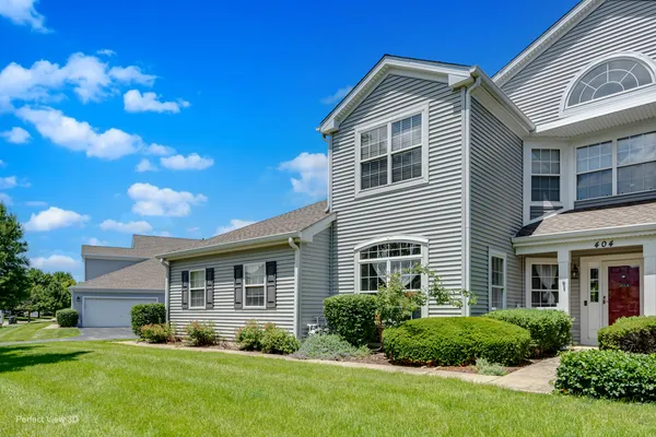 $315,000 | 404 Cascade Lane, Unit 404, Oswego, IL 60543