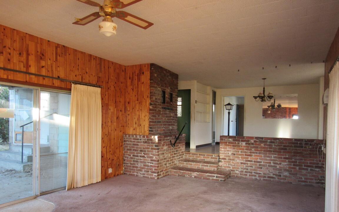 32227 Modoc Point Road Chiloquin, OR 97624 - Photo 8 of 11 Living room