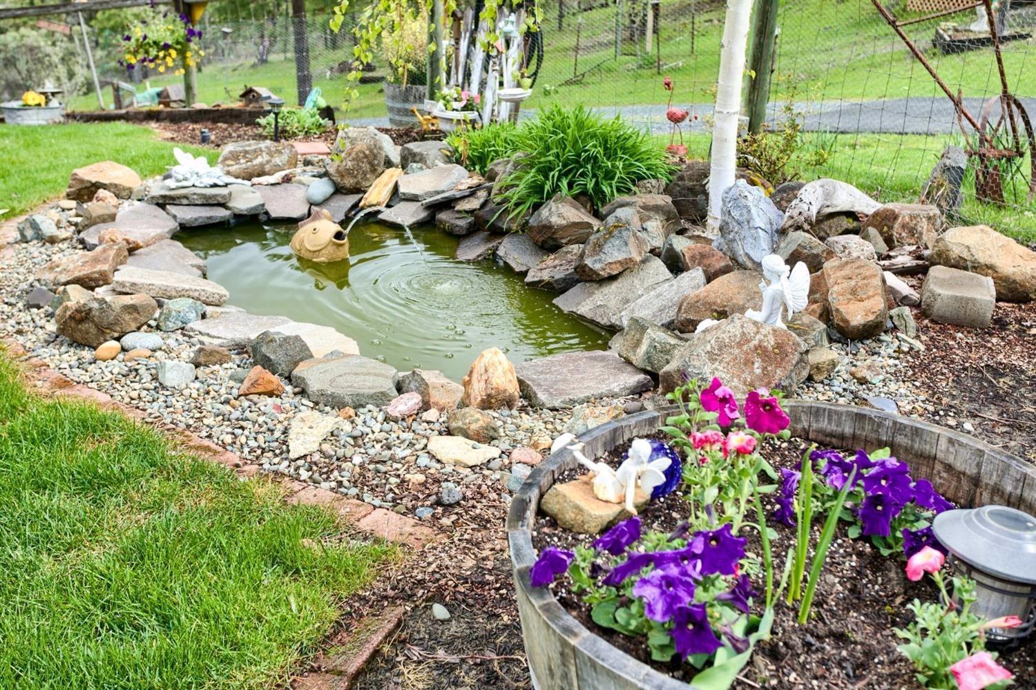 555 Keen Road Grants Pass, OR 97527 - Photo 27 of 35 Water Feature!