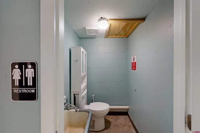 a view of a big room with an entryway