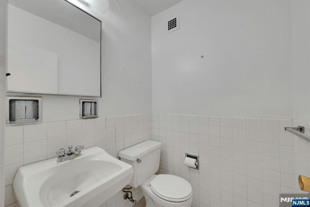 5 Horizon Road, Unit 2102 Fort Lee, NJ 07024 - Photo 25 of 32