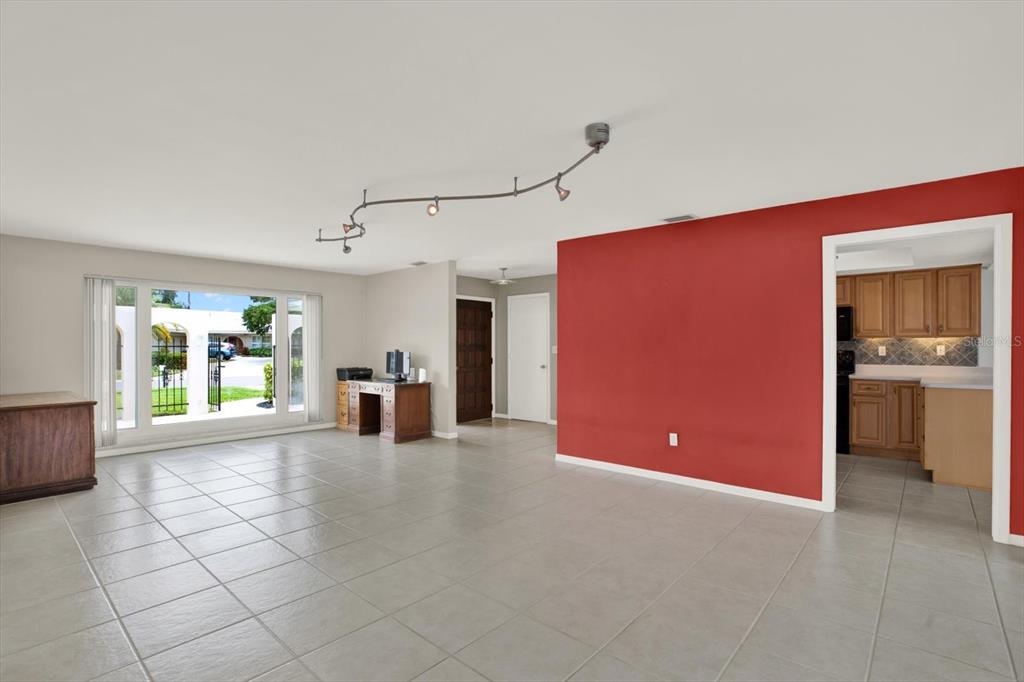 14560 Passage Way Seminole, FL 33776 - Photo 10 of 59