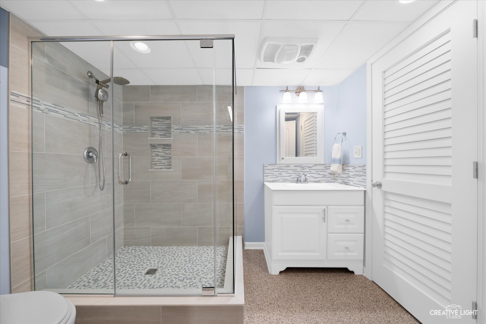 131 Terry Drive Sugar Grove, IL 60554 - Photo 11 of 27 a bathroom with a shower sink and mirror