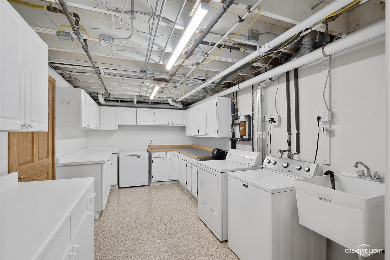 131 Terry Drive Sugar Grove, IL 60554 - Photo 22 of 27 a kitchen with cabinets a sink and appliances