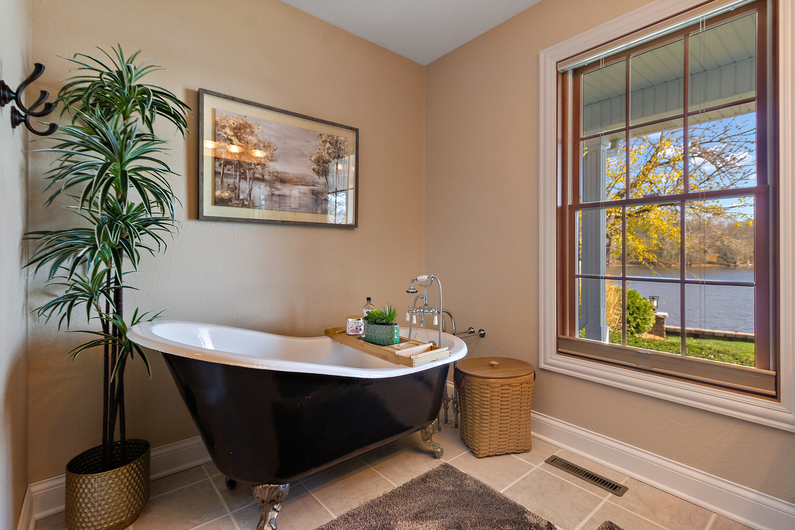 3157 River Road Kankakee, IL 60901 - Photo 18 of 50 a room with furniture and window