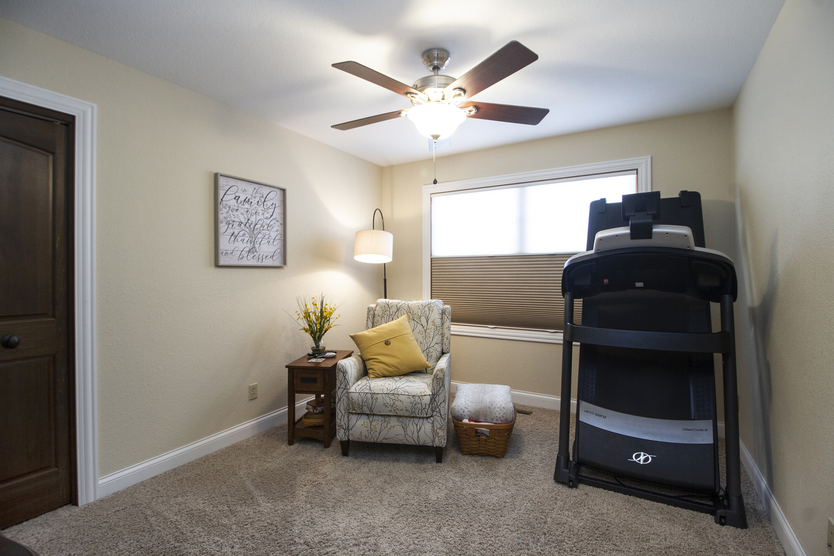 3157 River Road Kankakee, IL 60901 - Photo 21 of 50 a living room with furniture and a ceiling fan