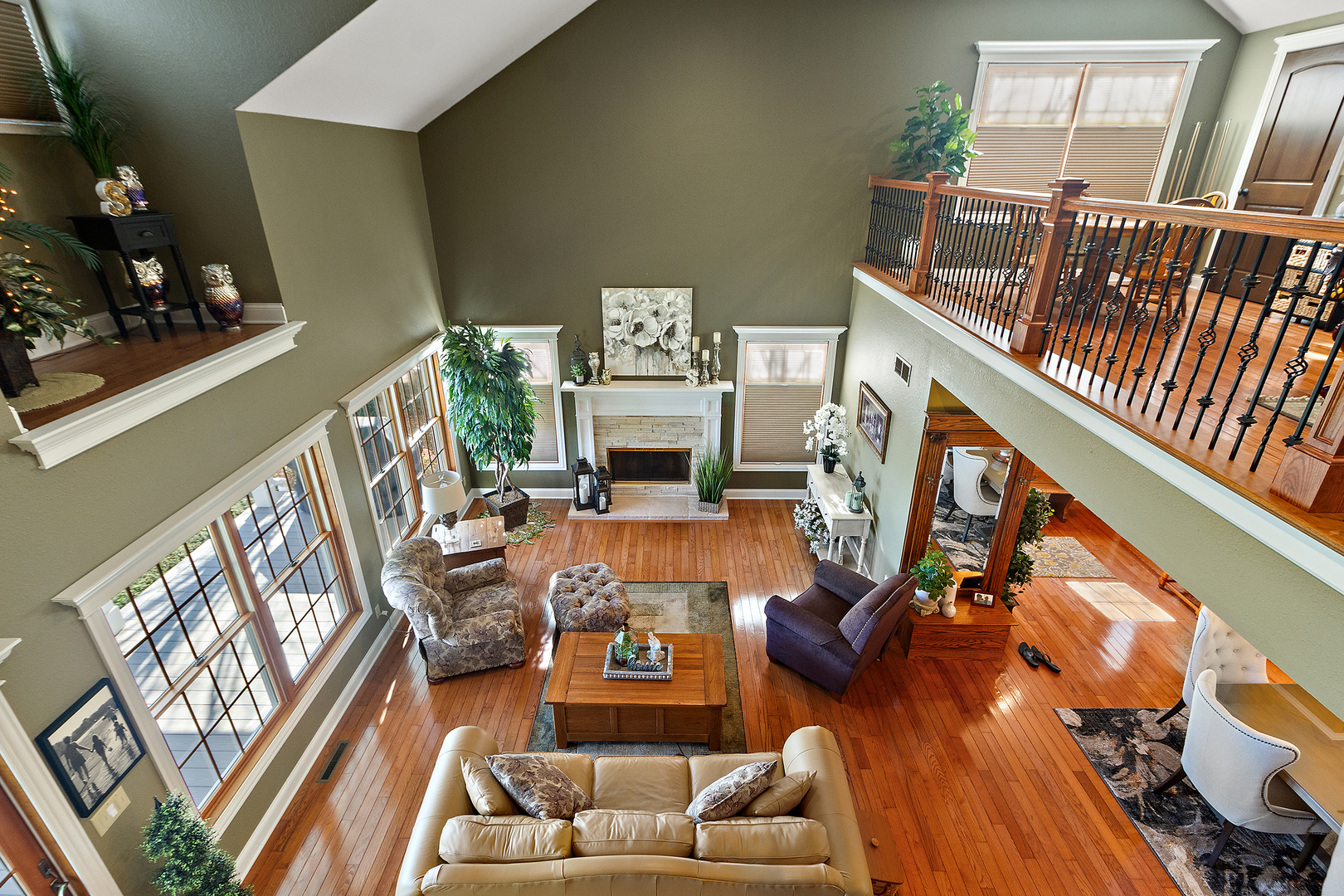 3157 River Road Kankakee, IL 60901 - Photo 28 of 50 a living room with furniture fireplace and a flat screen tv