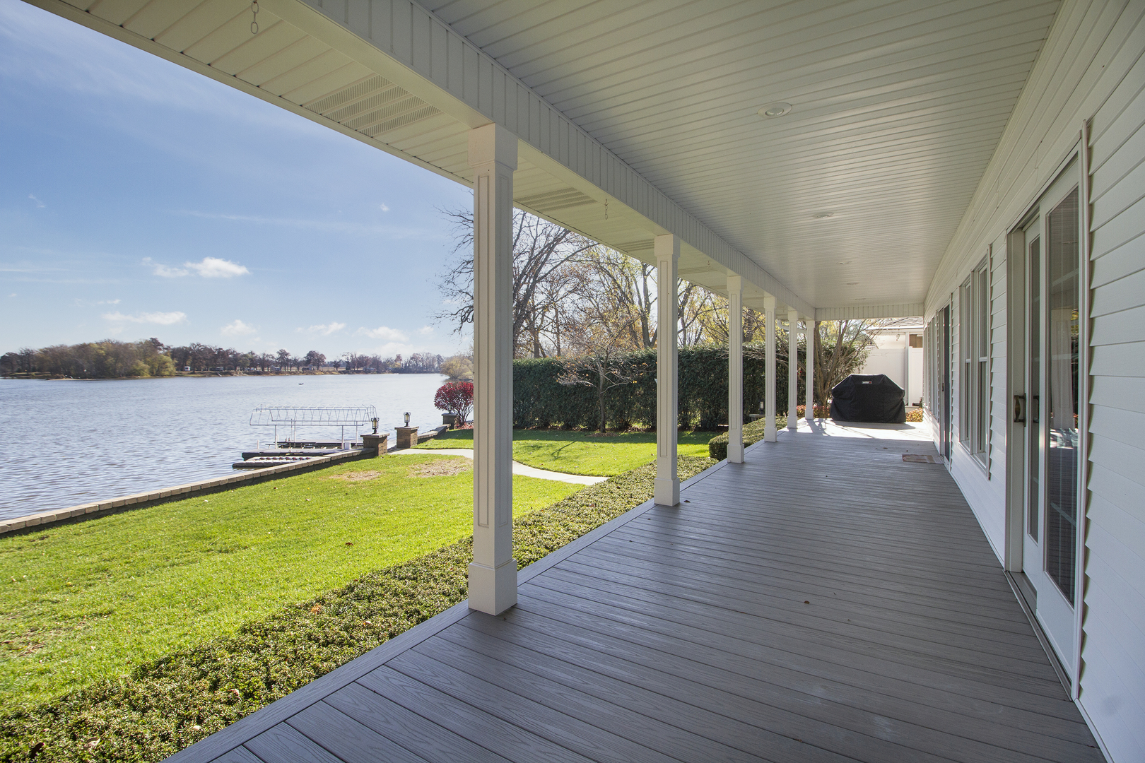 3157 River Road Kankakee, IL 60901 - Photo 33 of 50 a view of a room with wooden floor and a swimming pool