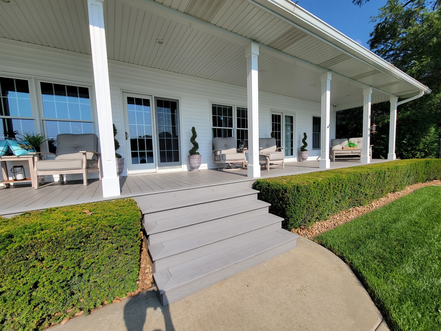 3157 River Road Kankakee, IL 60901 - Photo 35 of 50 a view of a house with sitting area and garden