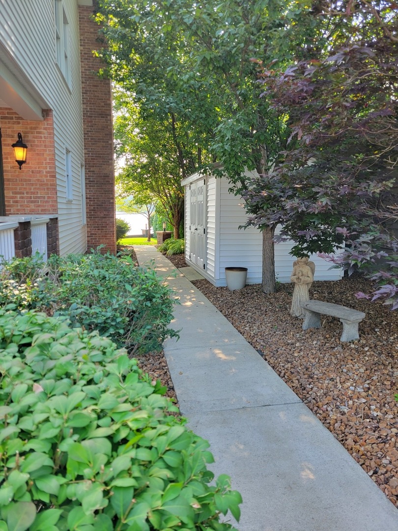 3157 River Road Kankakee, IL 60901 - Photo 40 of 50 a backyard of a house with lots of green space