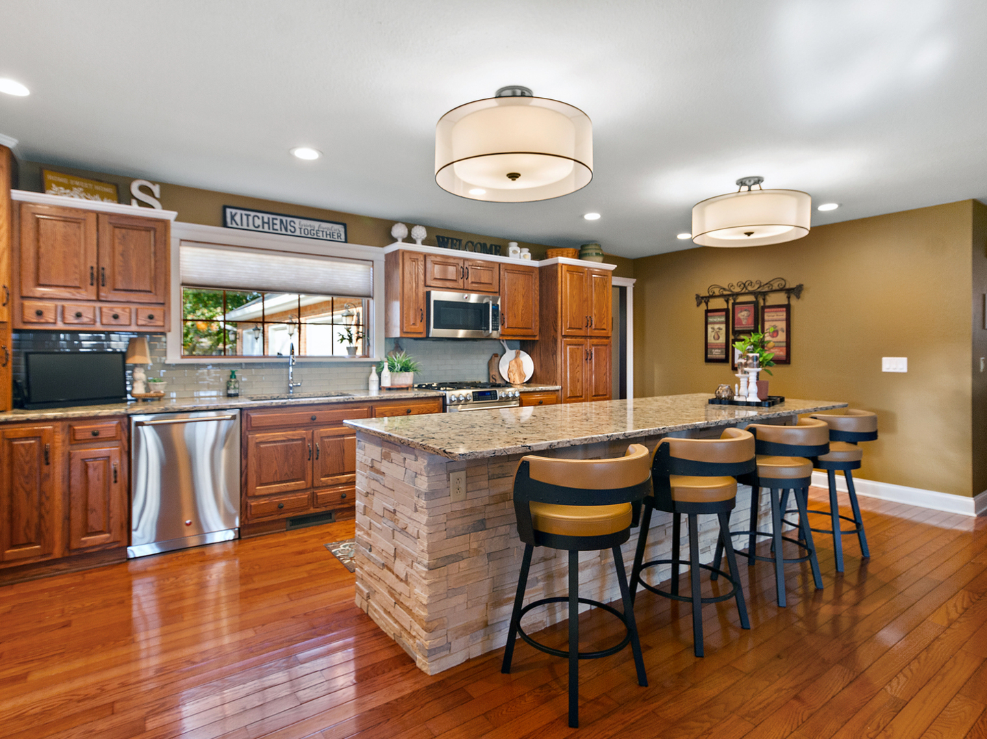 3157 River Road Kankakee, IL 60901 - Photo 7 of 50 an open kitchen with granite countertop and white cabinets