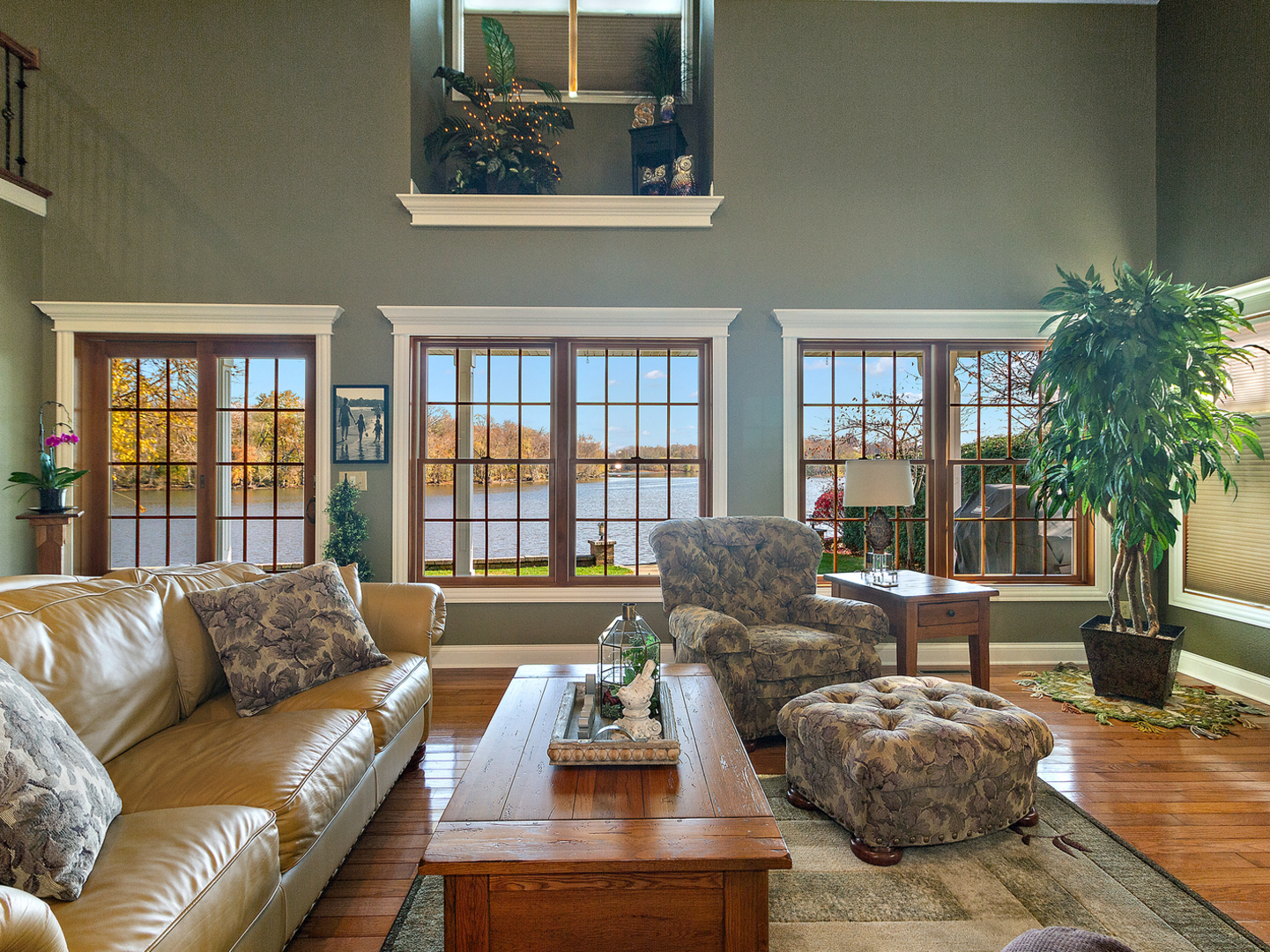 3157 River Road Kankakee, IL 60901 - Photo 10 of 50 a living room with furniture and a potted plant