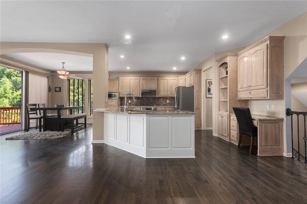 212 Northeast Hidden Ridge Lane Lee's Summit, MO 64064 - Photo 8 of 57