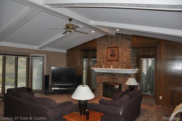 3161 Greenspring Lane Rochester, MI 48309 - Photo 7 of 24 Great Room