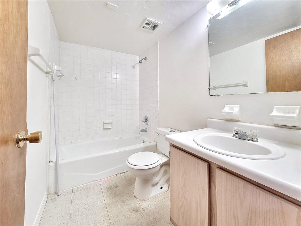 2360 Southwest Archer Road, Unit 505 Gainesville, FL 32608 - Photo 17 of 27