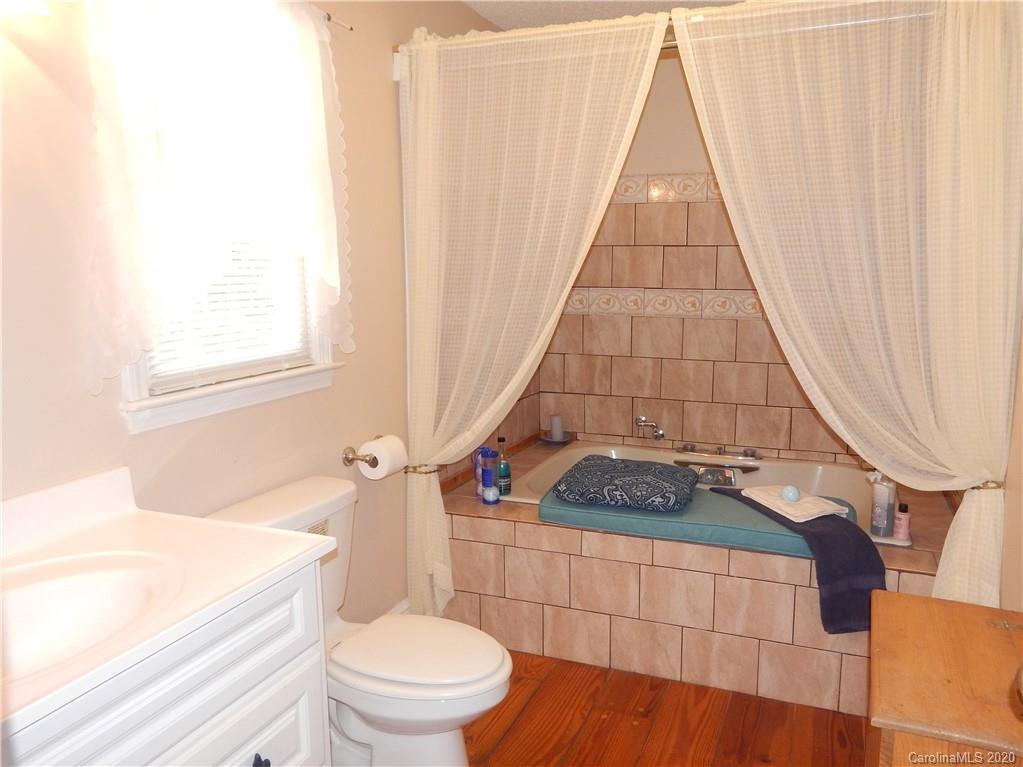 6052 Powder Point Drive Hickory, NC 28601 - Photo 31 of 39 Gallery Image 31