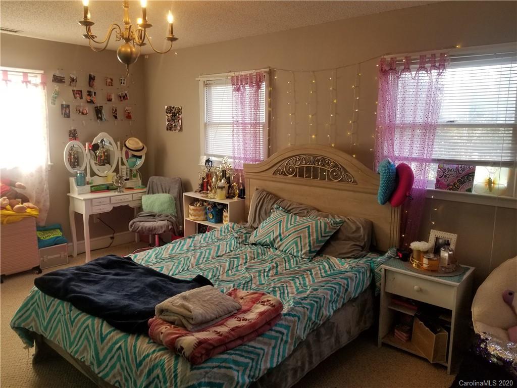 6052 Powder Point Drive Hickory, NC 28601 - Photo 33 of 39 Gallery Image 33
