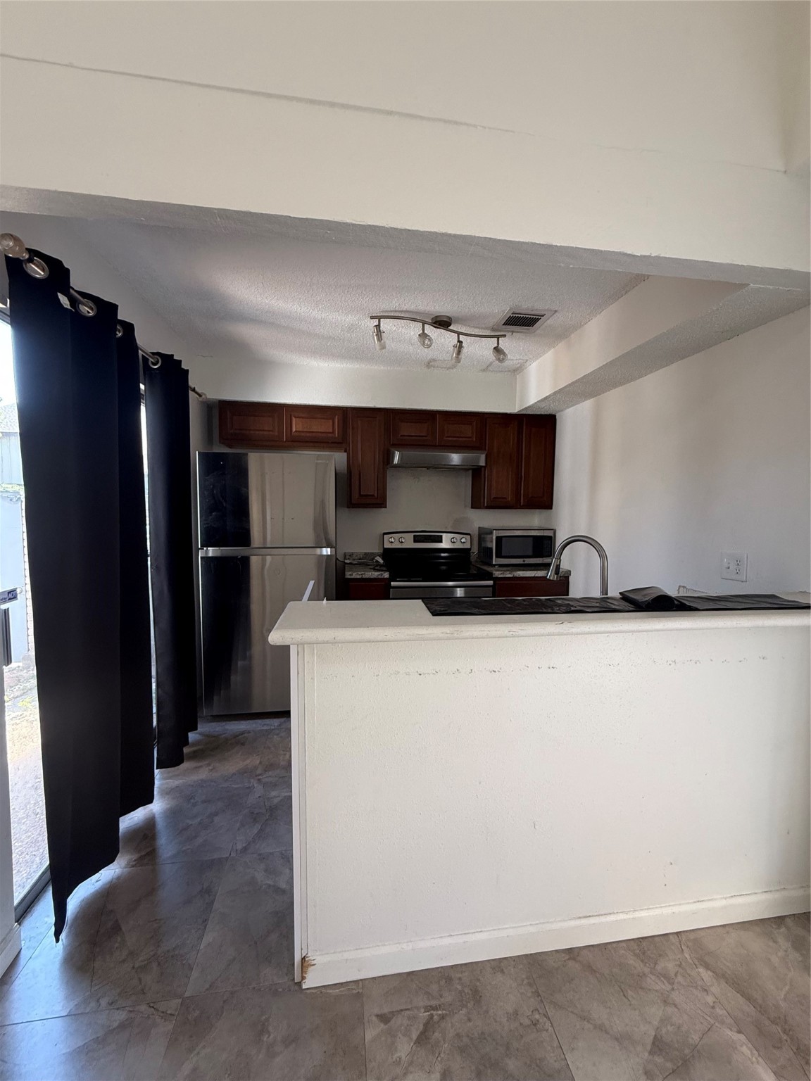 12550 Newbrook Drive Houston, TX 77072 - Photo 12 of 15 a view of kitchen