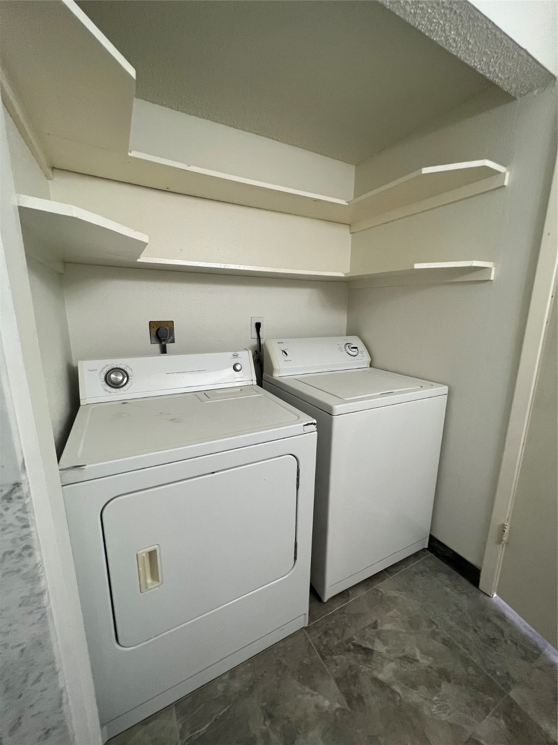 12550 Newbrook Drive Houston, TX 77072 - Photo 5 of 15 a utility room with dryer and washer