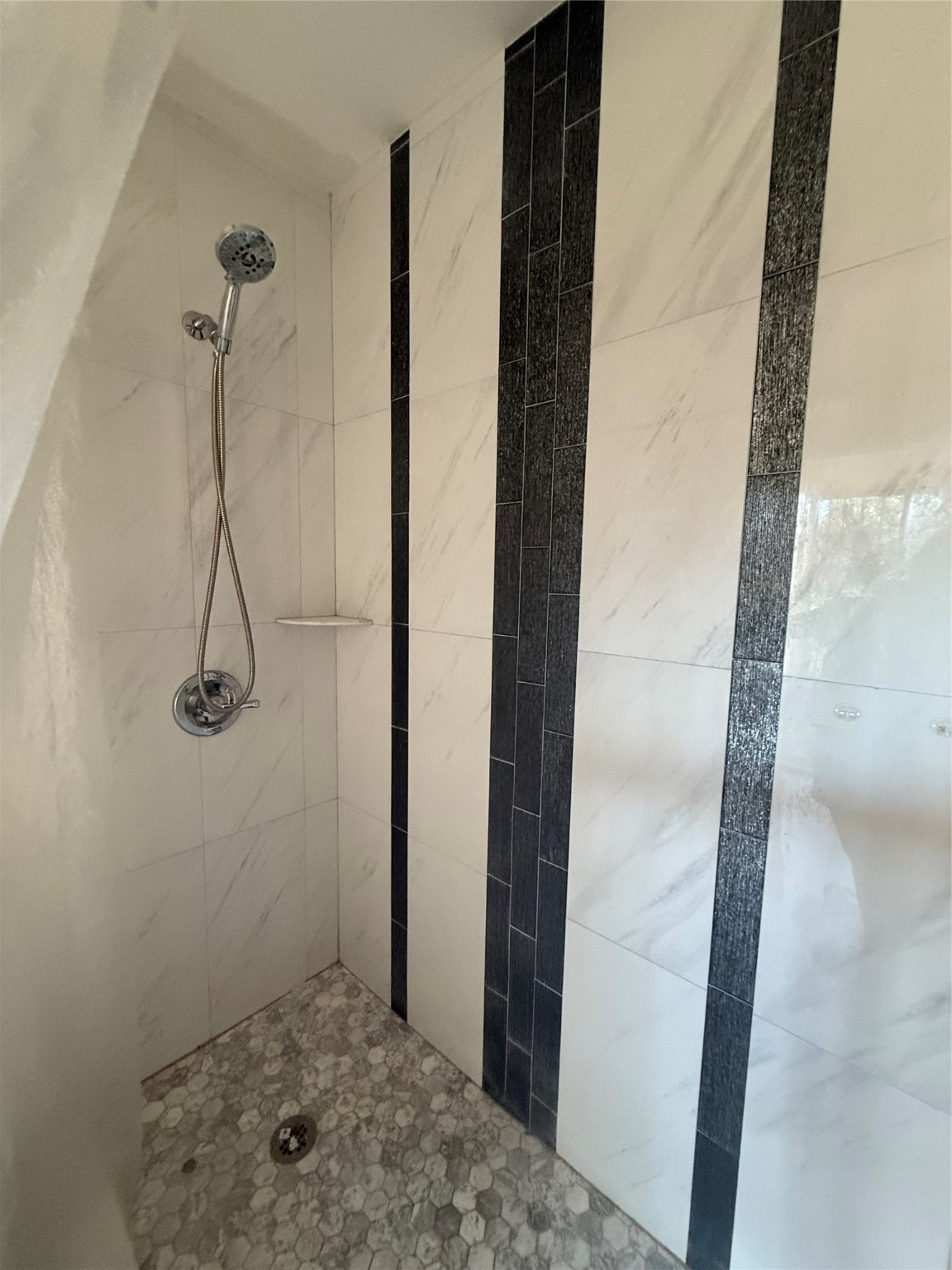 12550 Newbrook Drive Houston, TX 77072 - Photo 9 of 15 a bathroom with a shower