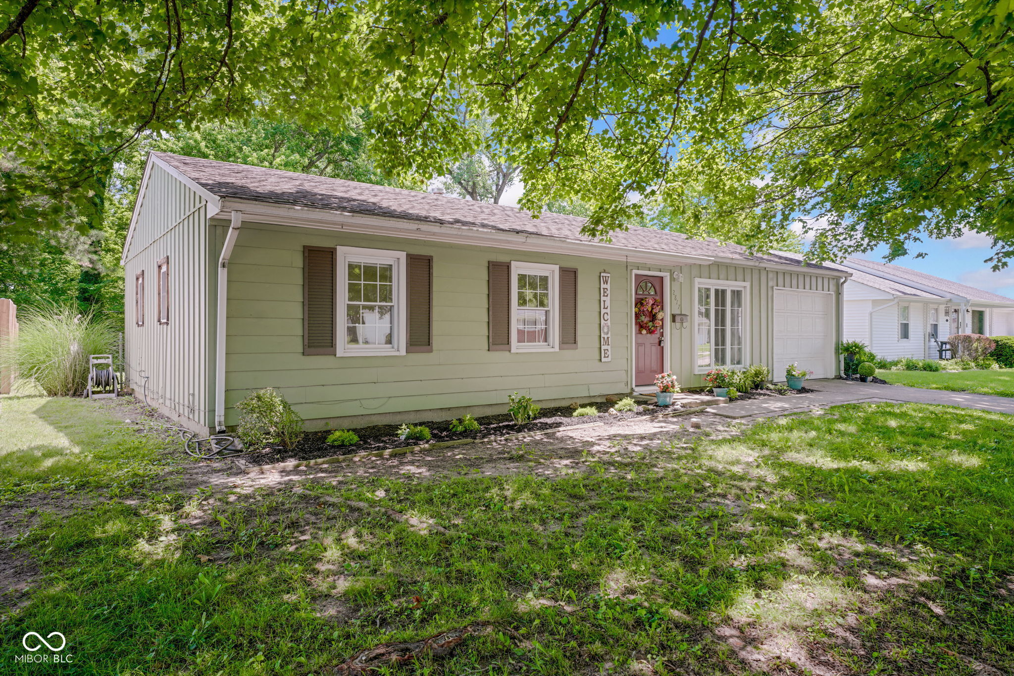 2817 Streamside Drive Columbus, IN 47203 - Photo 3 of 25