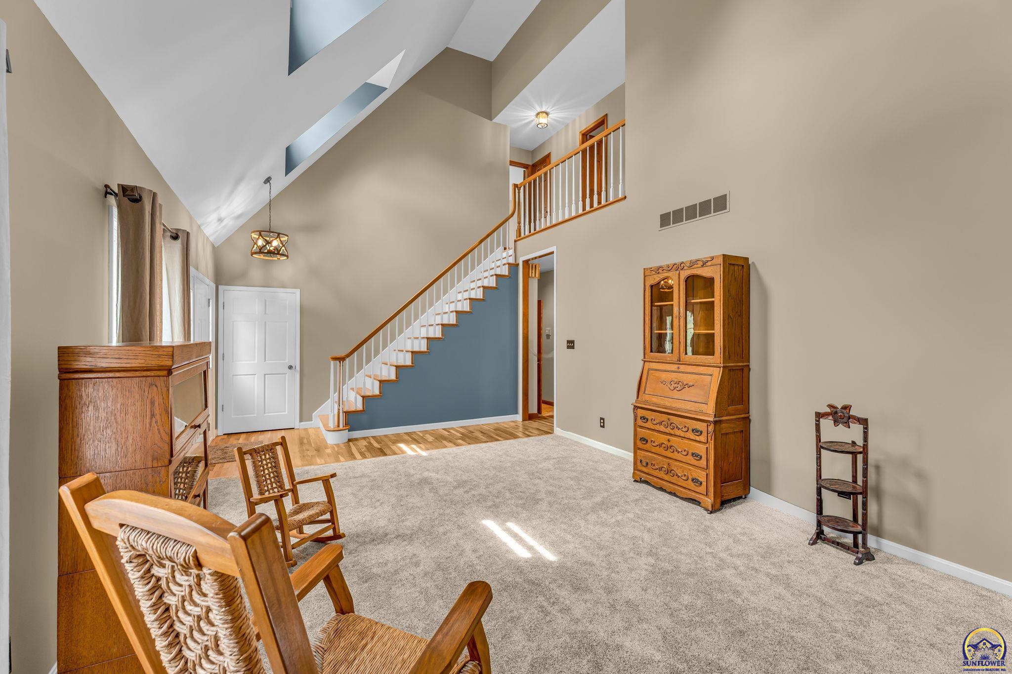 7628 Southwest 37th Street Topeka, KS 66614 - Photo 5 of 44