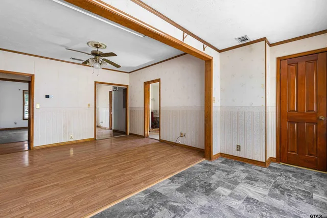 a view of room with a ceiling fan