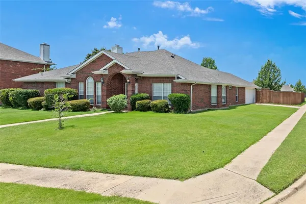 $555,000 | 335 Linhurst Drive, Murphy, TX 75094