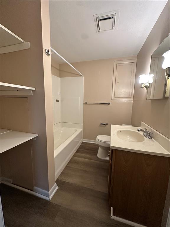 152 Freeport Road, Unit C Butler, PA 16002 - Photo 9 of 12 Full Bathroom