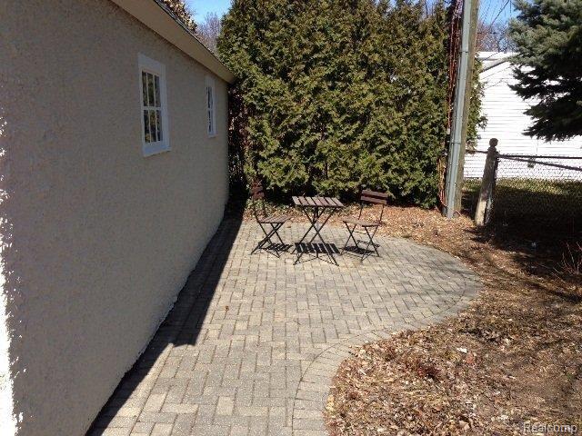 164 Kerby Road Grosse Pointe, MI 48236 - Photo 6 of 9 164 Kerby - patio.JPG