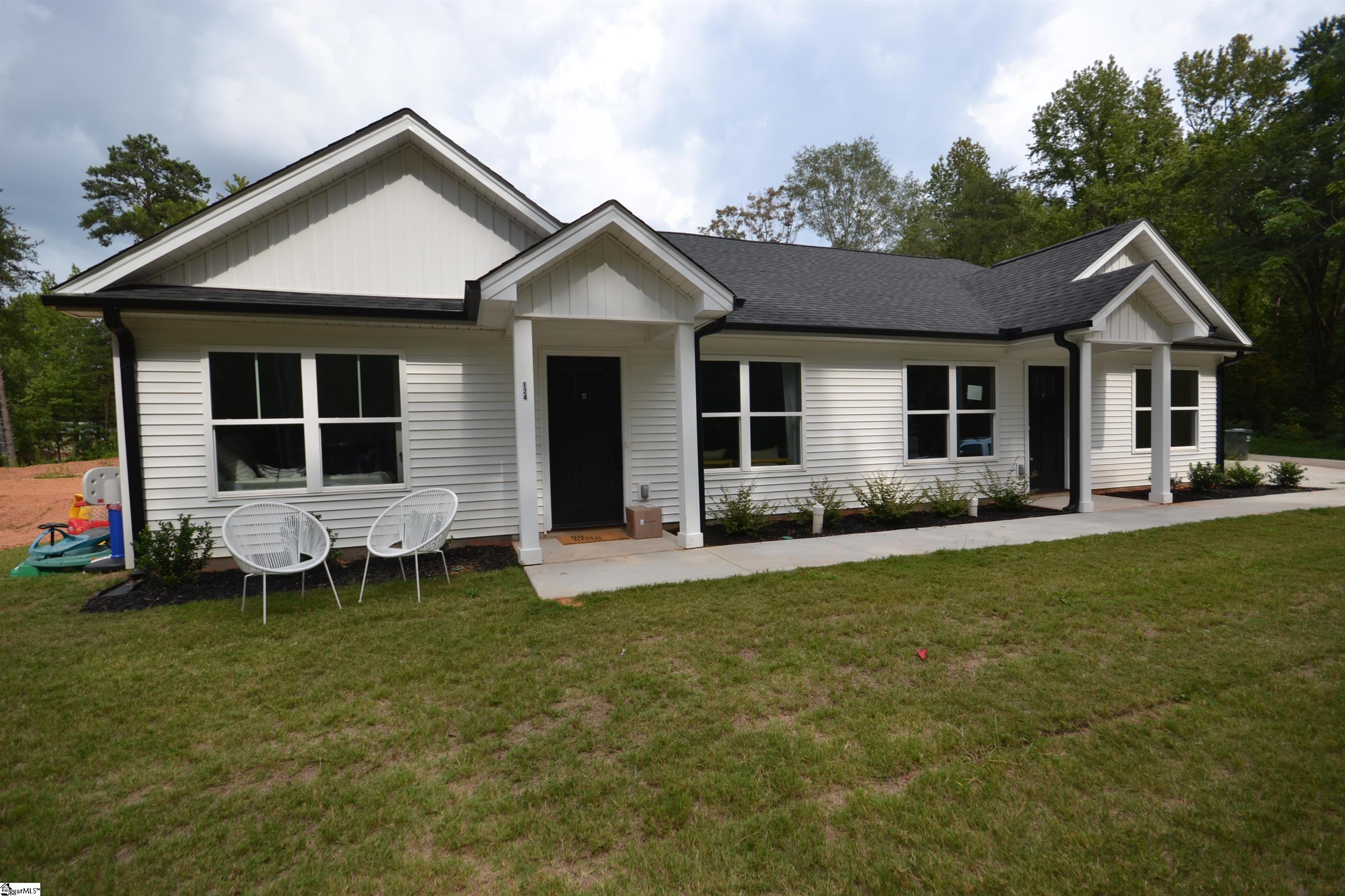 124b Kennedy Road Taylors, SC 29687 - Photo 2 of 11