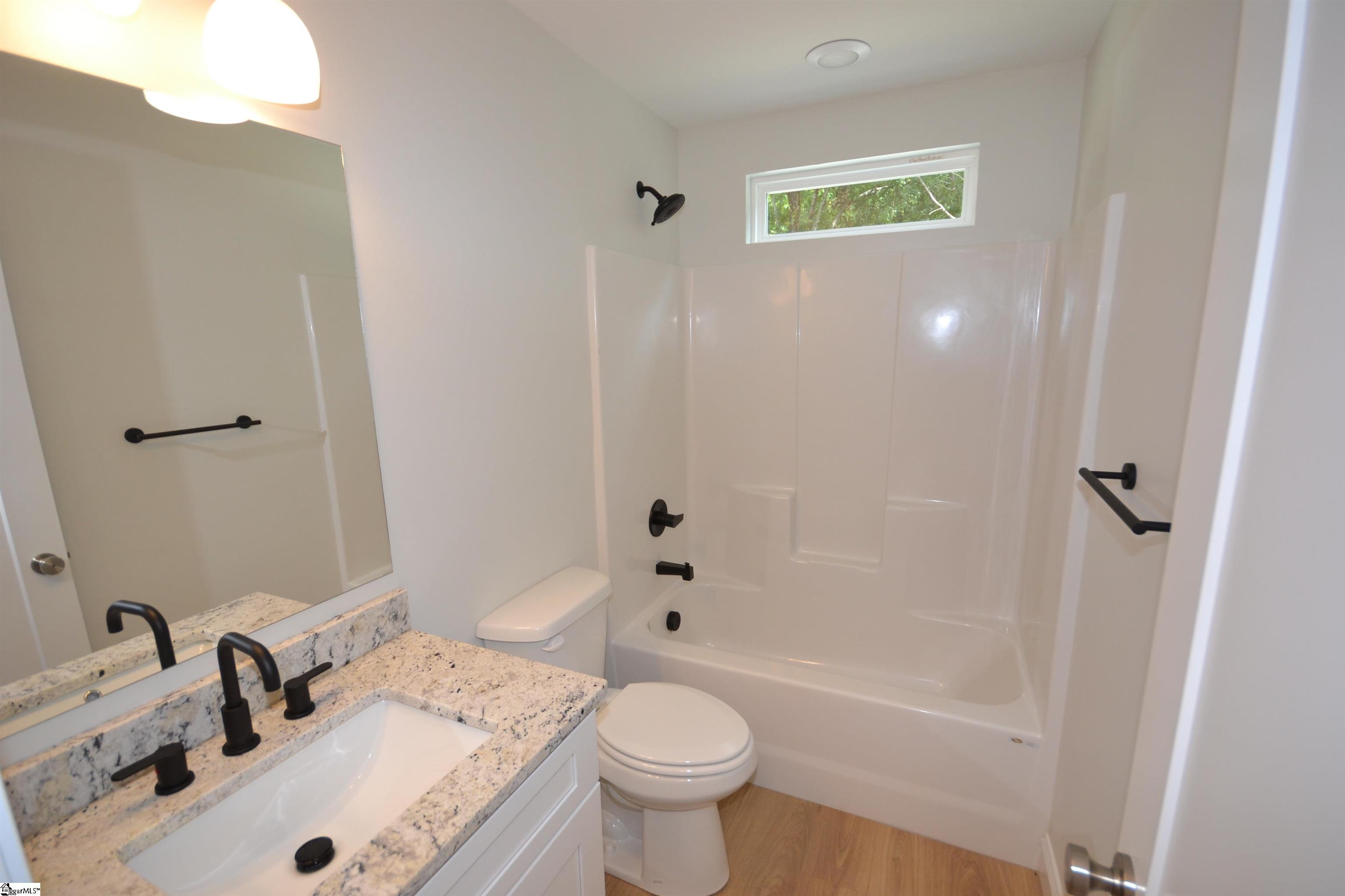 124b Kennedy Road Taylors, SC 29687 - Photo 6 of 11