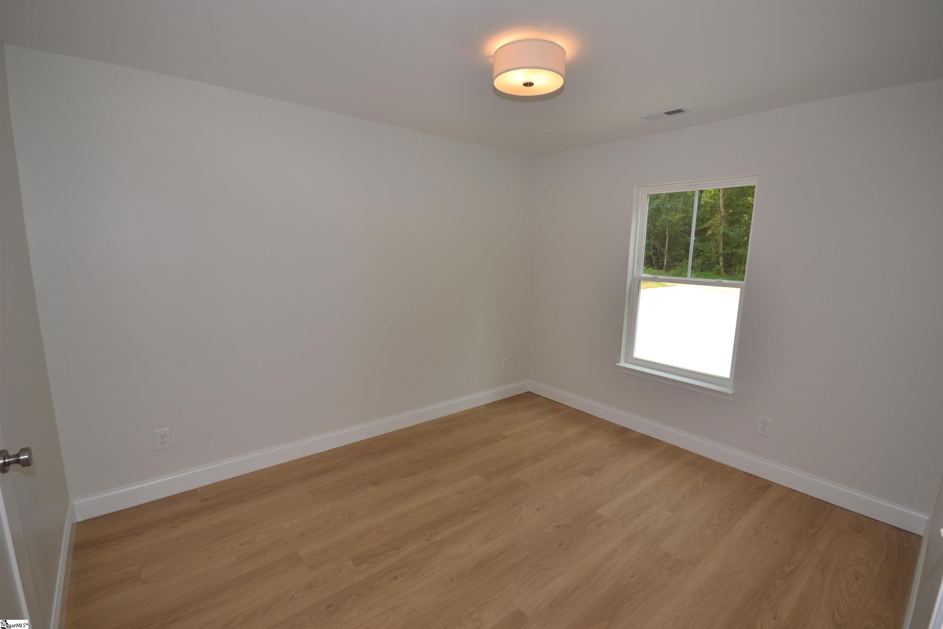 124b Kennedy Road Taylors, SC 29687 - Photo 7 of 11