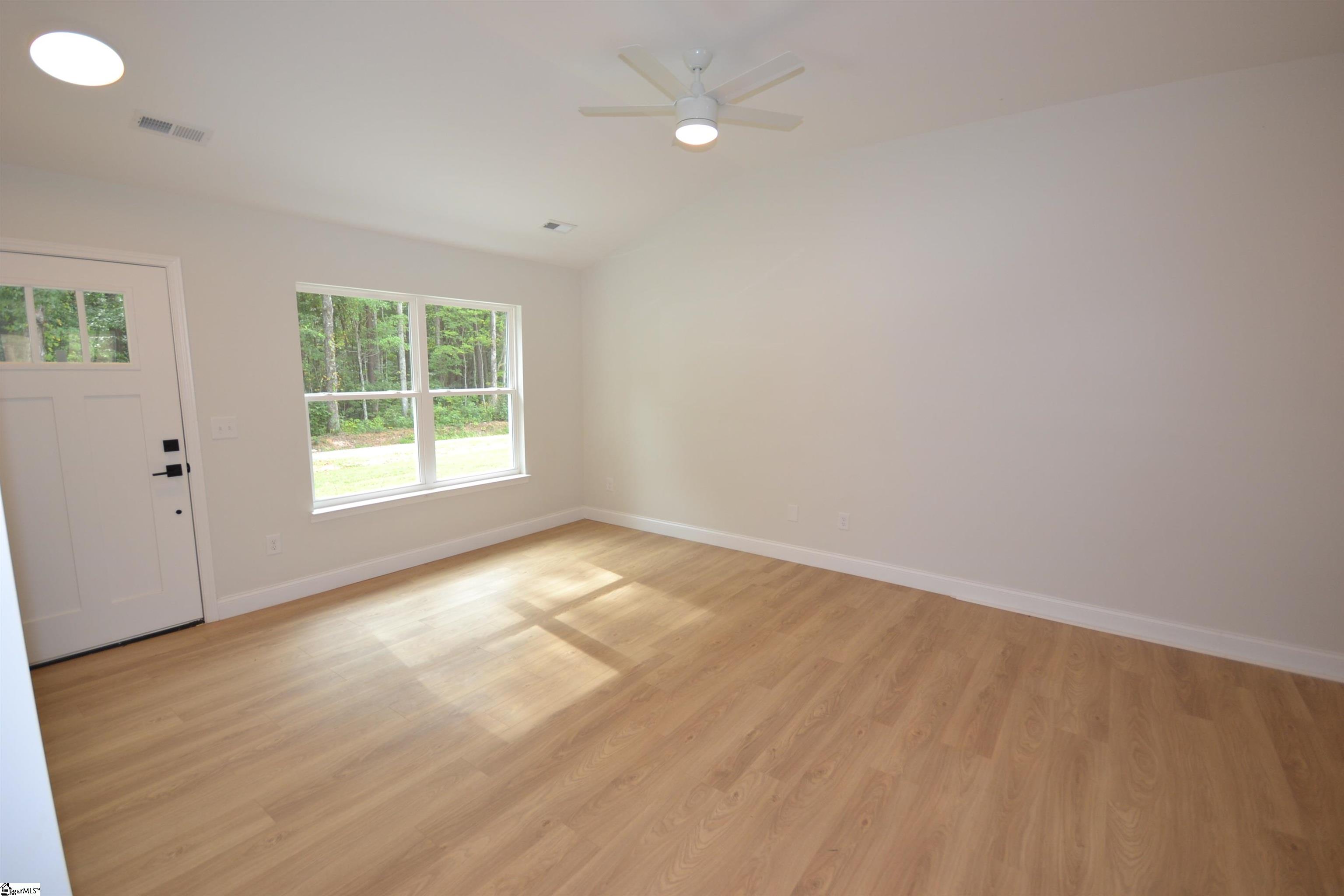 124b Kennedy Road Taylors, SC 29687 - Photo 8 of 11