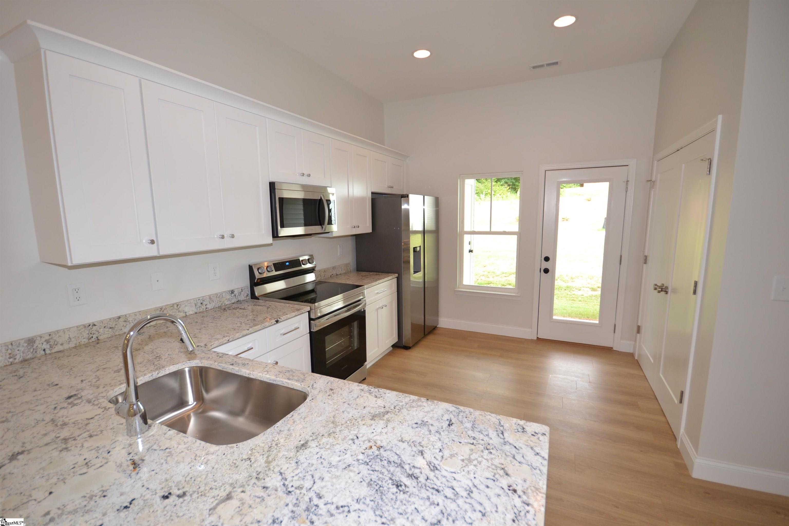 124b Kennedy Road Taylors, SC 29687 - Photo 9 of 11