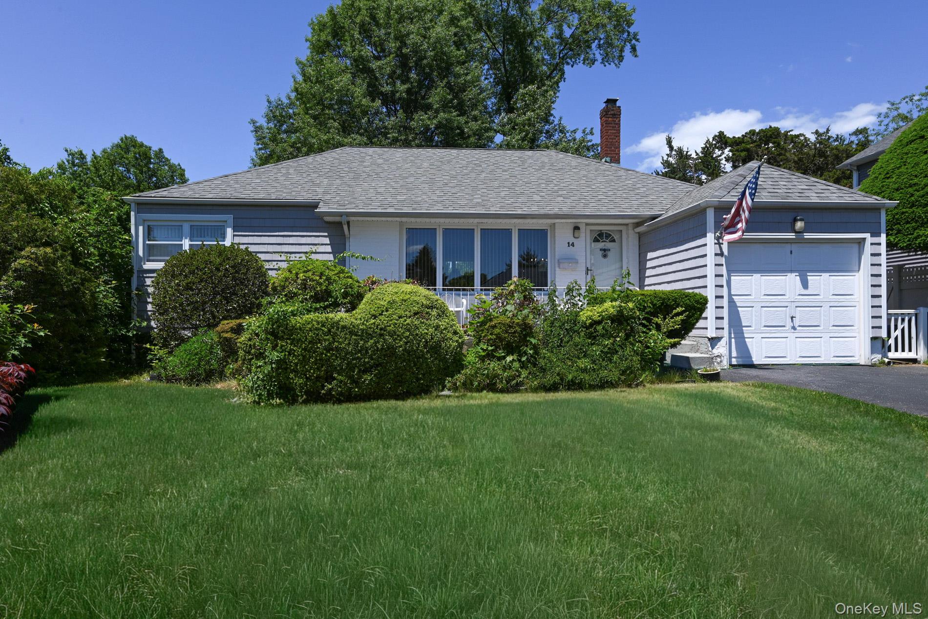 14 Webb Hill Road Great Neck, NY 11020 - Photo 3 of 31