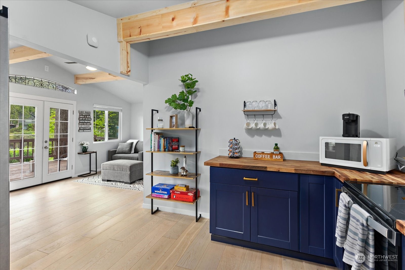 1024 South Lake Roesiger Road Snohomish, WA 98290 - Photo 16 of 35 a living room with furniture and a potted plant