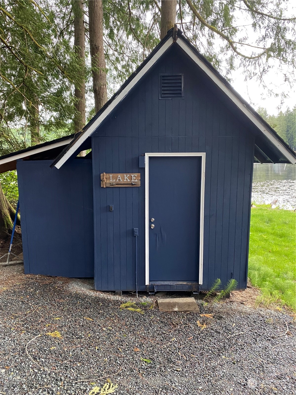 1024 South Lake Roesiger Road Snohomish, WA 98290 - Photo 30 of 35 a backyard of a house
