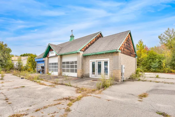 $499,000 | 424 Highway 1, Kittery, ME 03904