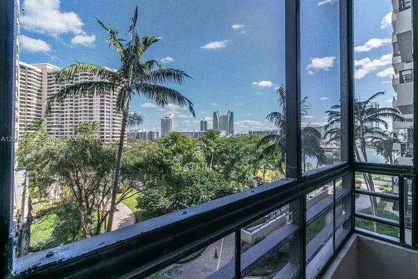 $1,950 | 500 Three Islands Boulevard, Unit 222, Hallandale Beach, FL 33009