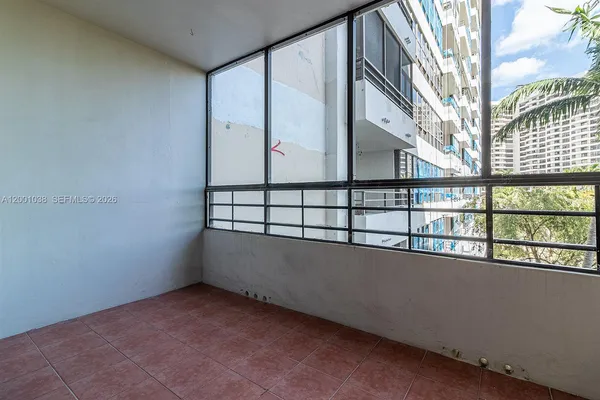 $1,950 | 500 Three Islands Boulevard, Unit 222, Hallandale Beach, FL 33009