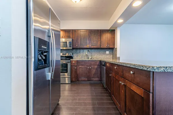 $1,950 | 500 Three Islands Boulevard, Unit 222, Hallandale Beach, FL 33009