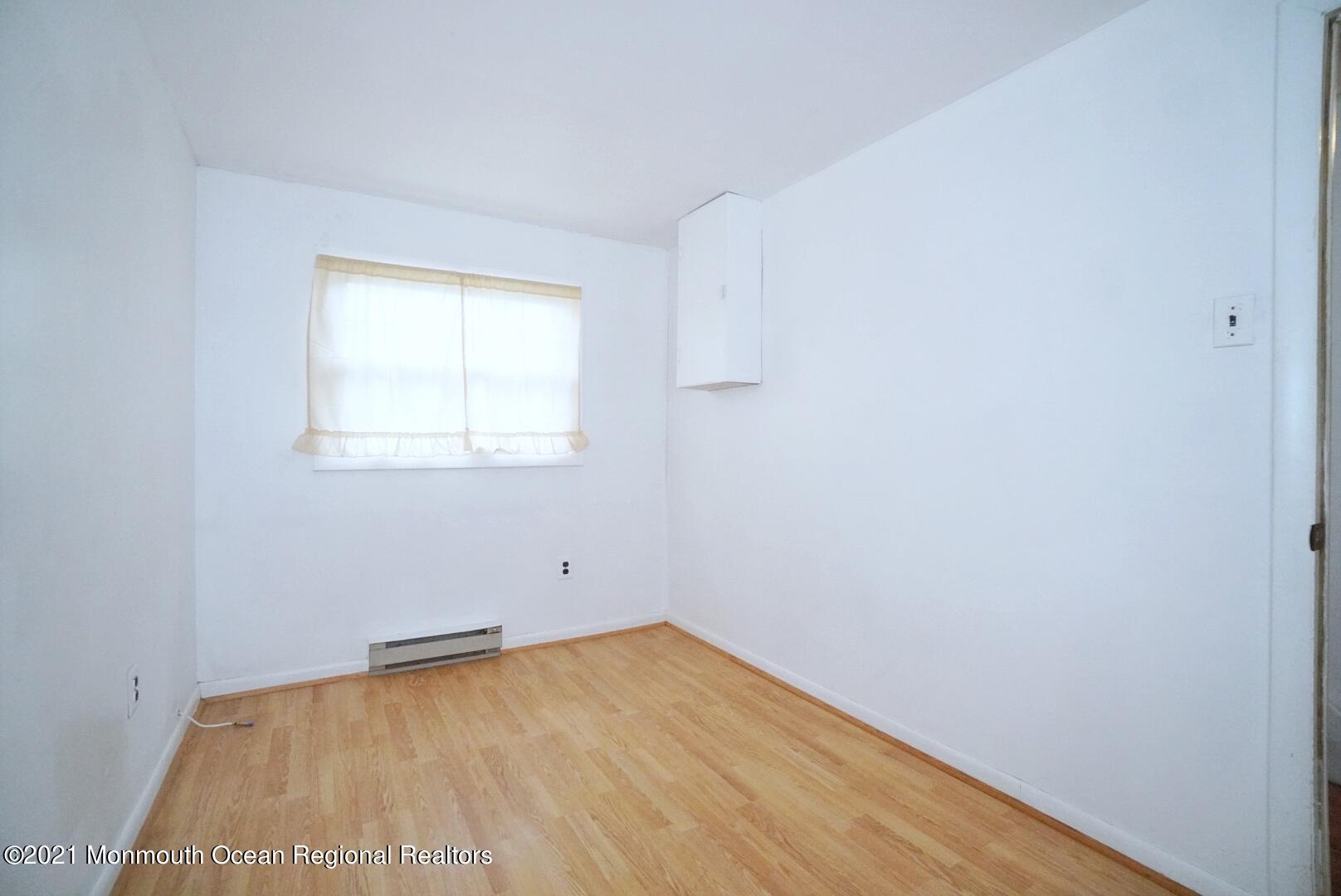 112 Acorn Lane Voorhees, NJ 08043 - Photo 33 of 42 an empty room with a window