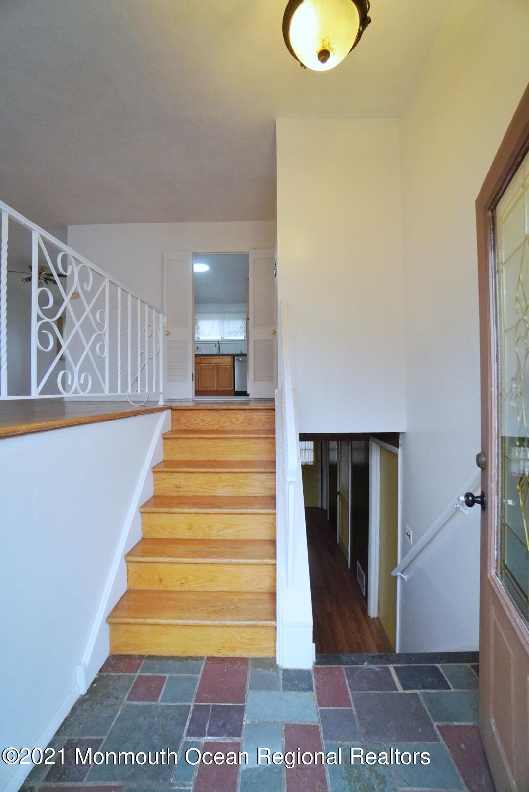 112 Acorn Lane Voorhees, NJ 08043 - Photo 5 of 42 a view of entryway