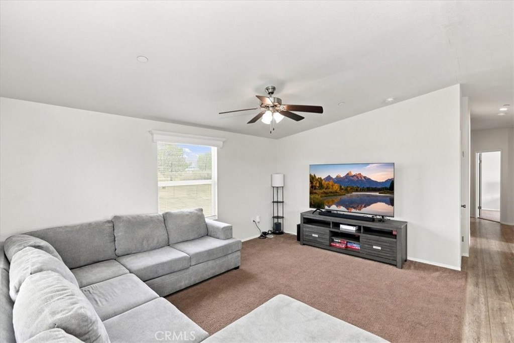 11251 Nevada Road Phelan, CA 92371 - Photo 17 of 28 Livingroom
