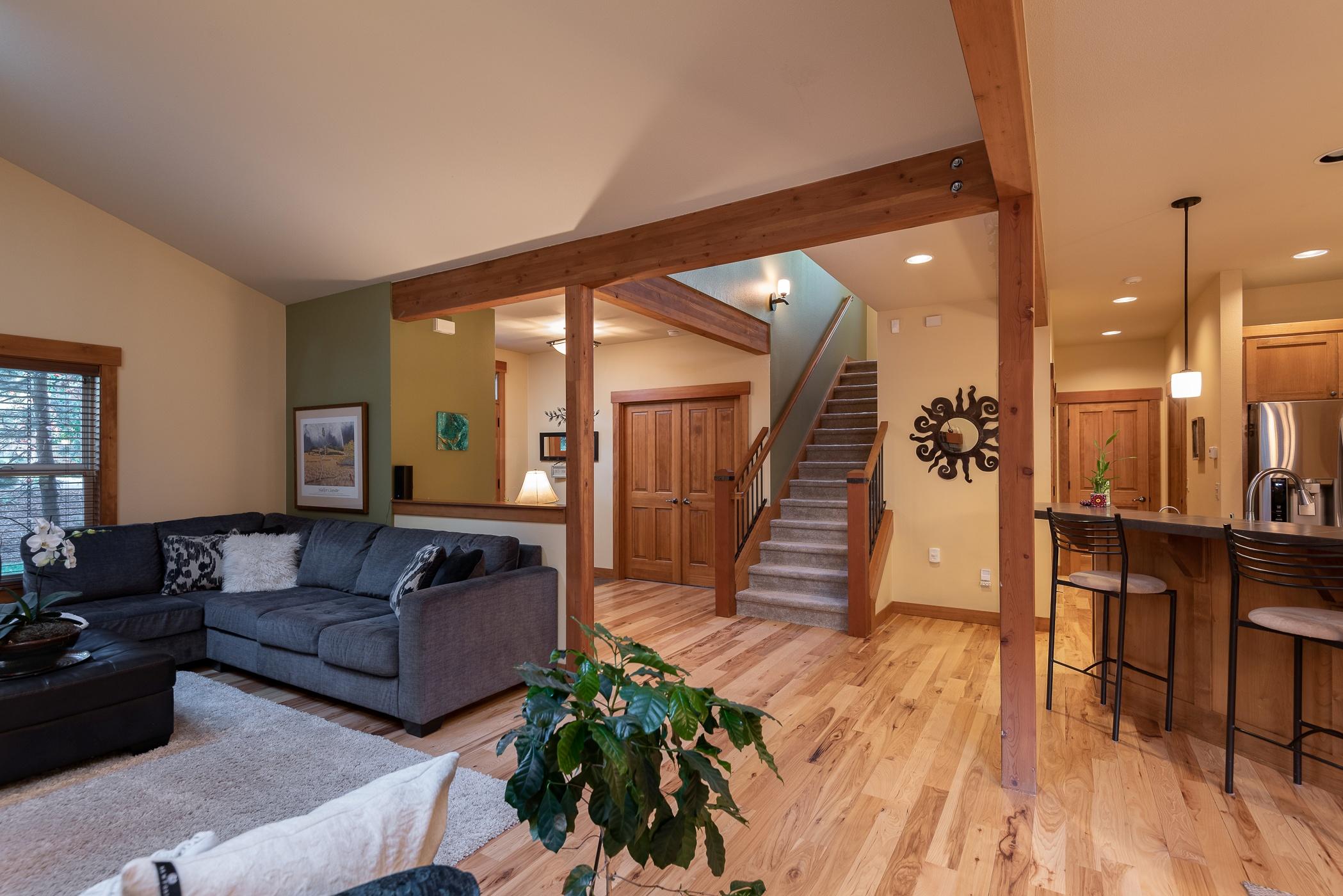 61410 Linton Loop Bend, OR 97702 - Photo 16 of 29 batch_16Great room tosatirsLinton Loop_N