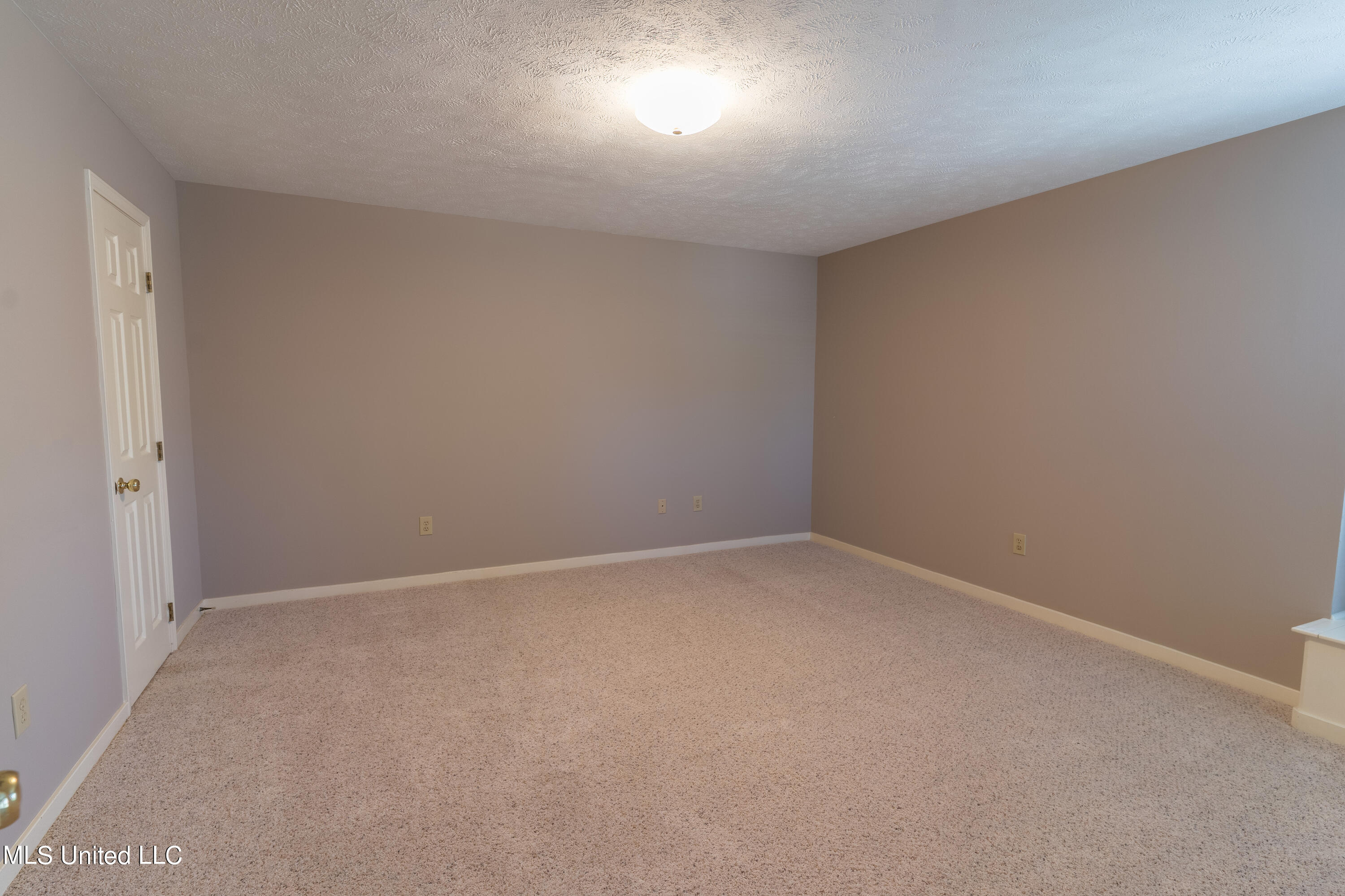 114 Villa Way Clinton, MS 39056 - Photo 19 of 43 19 - Primary Bedroom