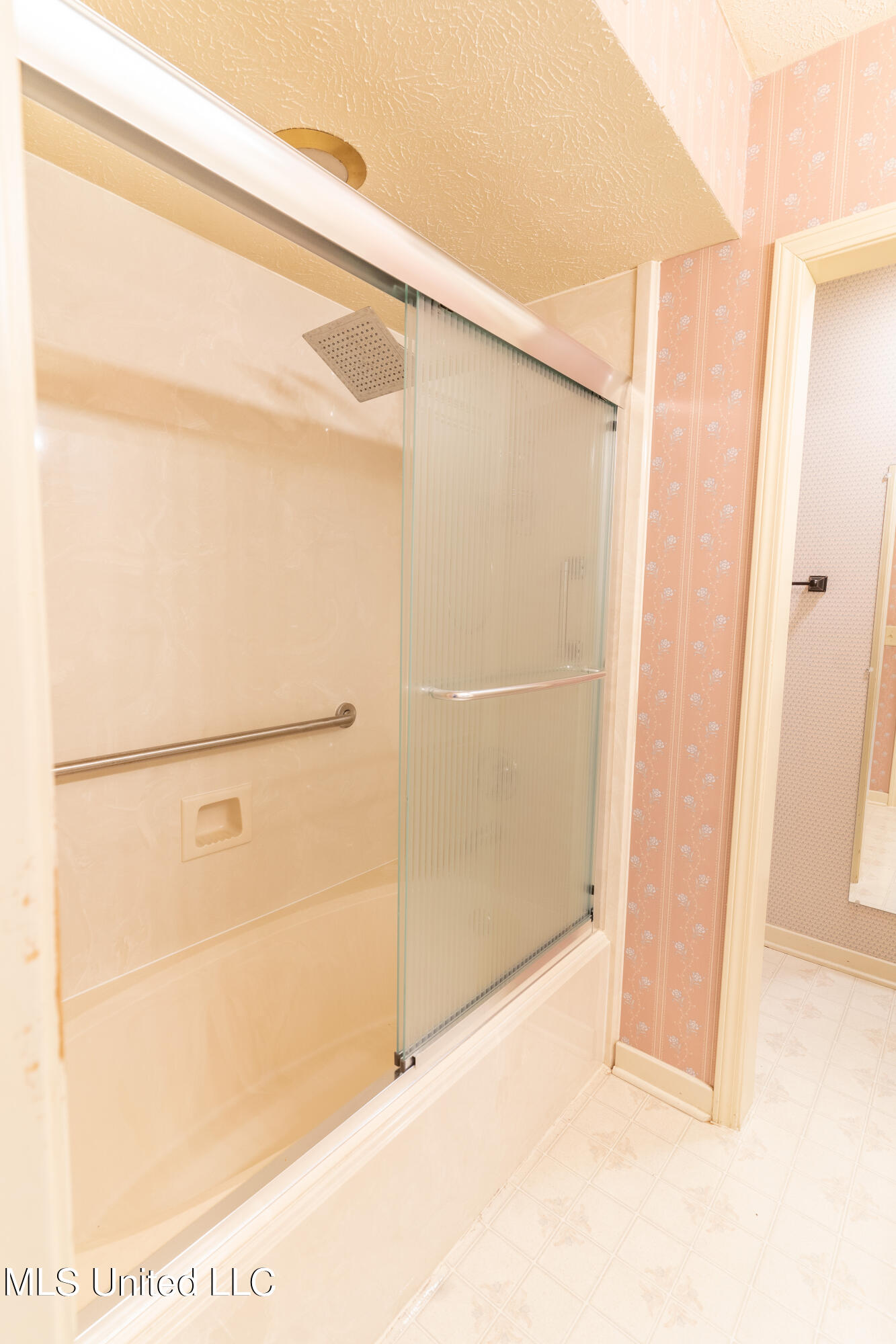 114 Villa Way Clinton, MS 39056 - Photo 23 of 43 23 - Primary Bathroom