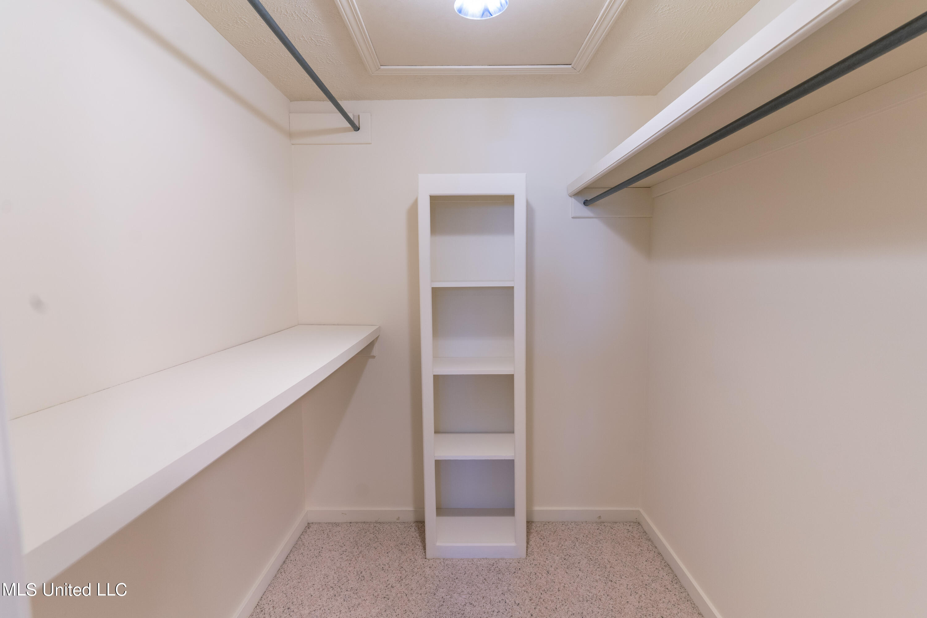 114 Villa Way Clinton, MS 39056 - Photo 25 of 43 25 - Primary Closet